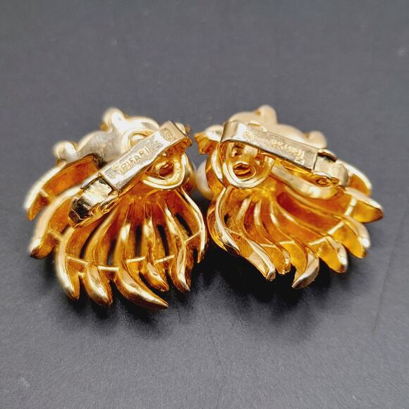 Vintage Crown Trifari Clip Earrings, Faux Pearl, Rhinestone, Mid-Century - Picture 9 of 10